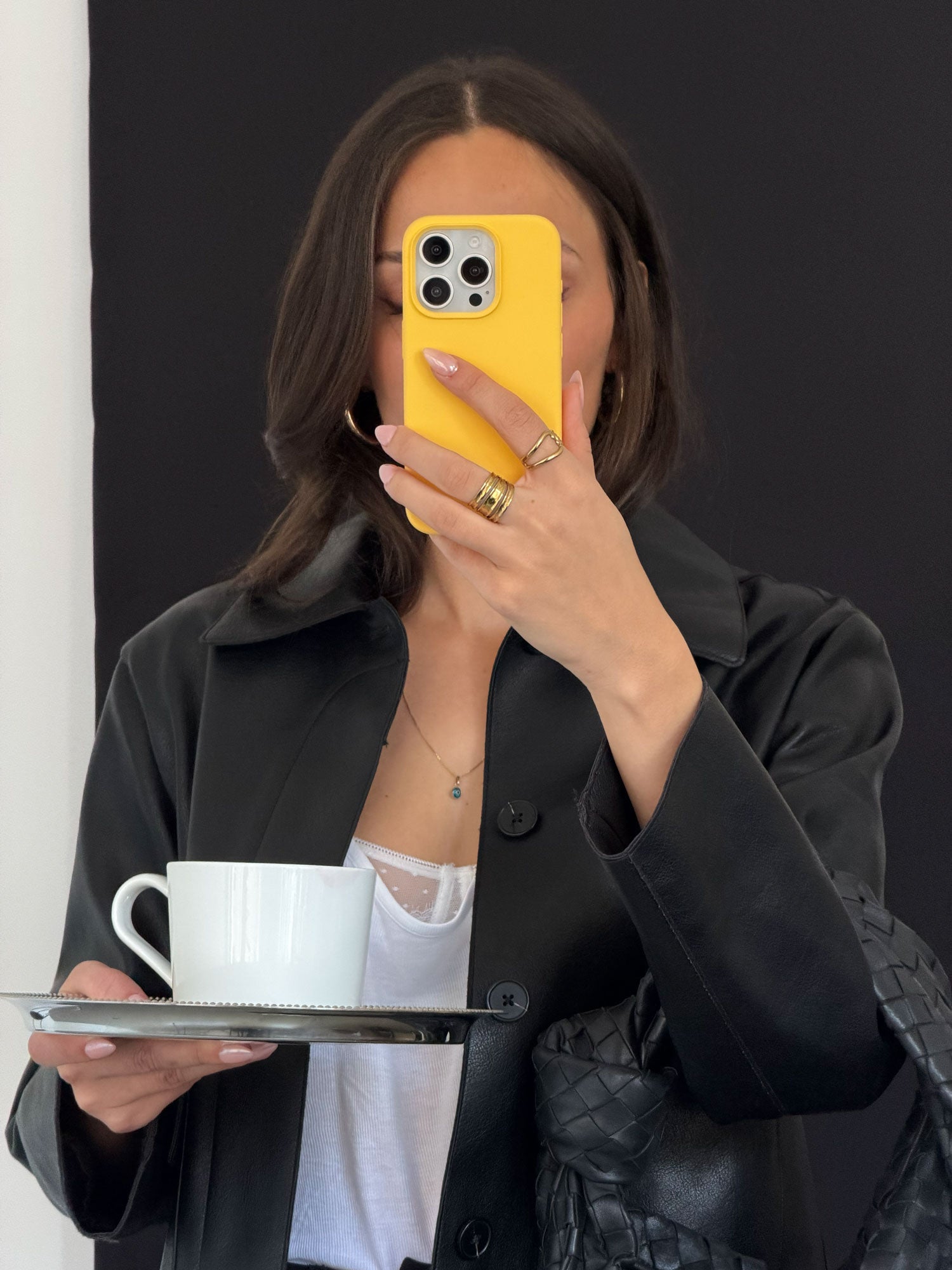 cheeky-chain-munich-silicone-case-lemon-yellow-f-r-iphone-14 image 8