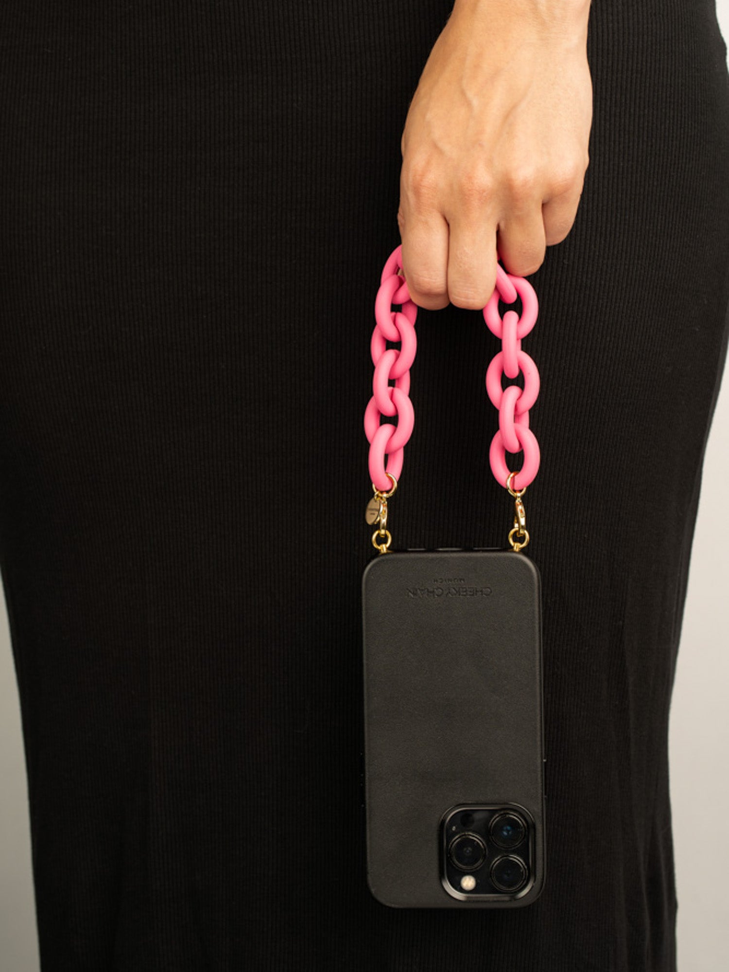 cheeky-chain-munich-handle-chunky-soft-kurze-handy-handgelenkkette image 2