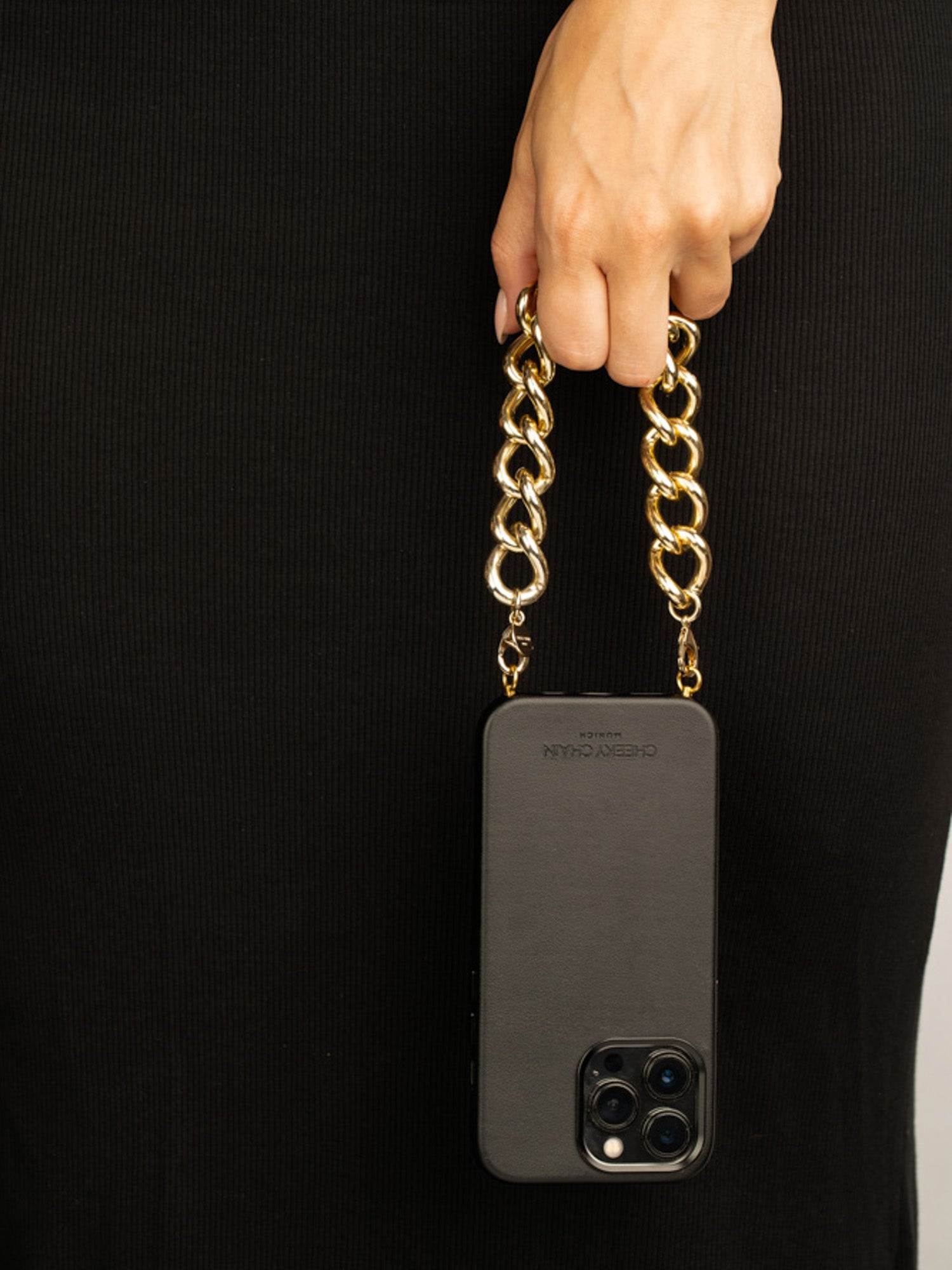 cheeky-chain-munich-handle-dubai-kurze-handykette image 2