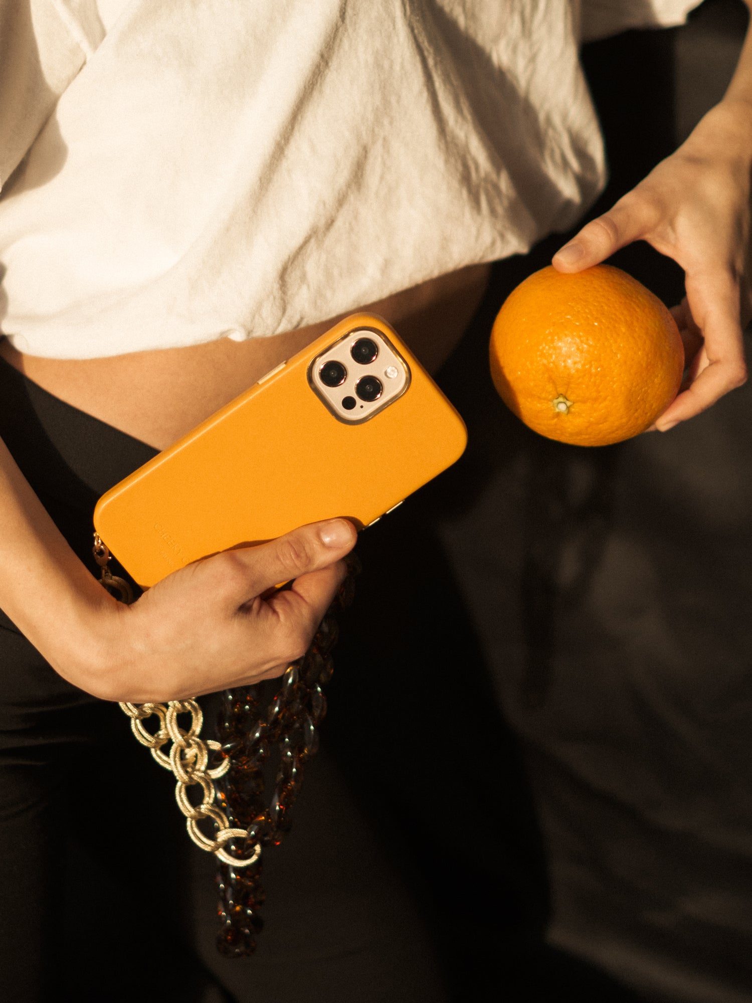 cheeky-chain-munich-vegan-leather-case-orange-f-r-iphone-13-mini image 3