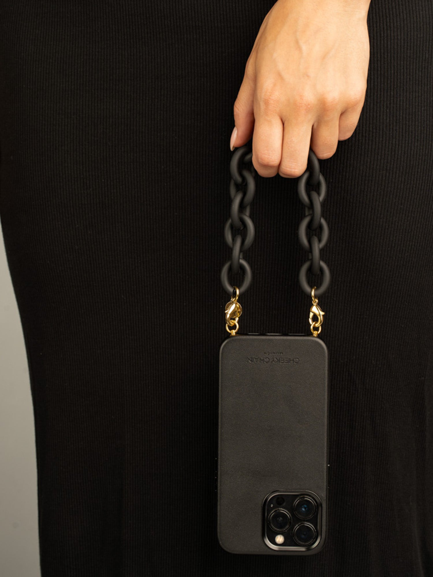 cheeky-chain-munich-handle-chunky-soft-kurze-handy-handgelenkkette image 8