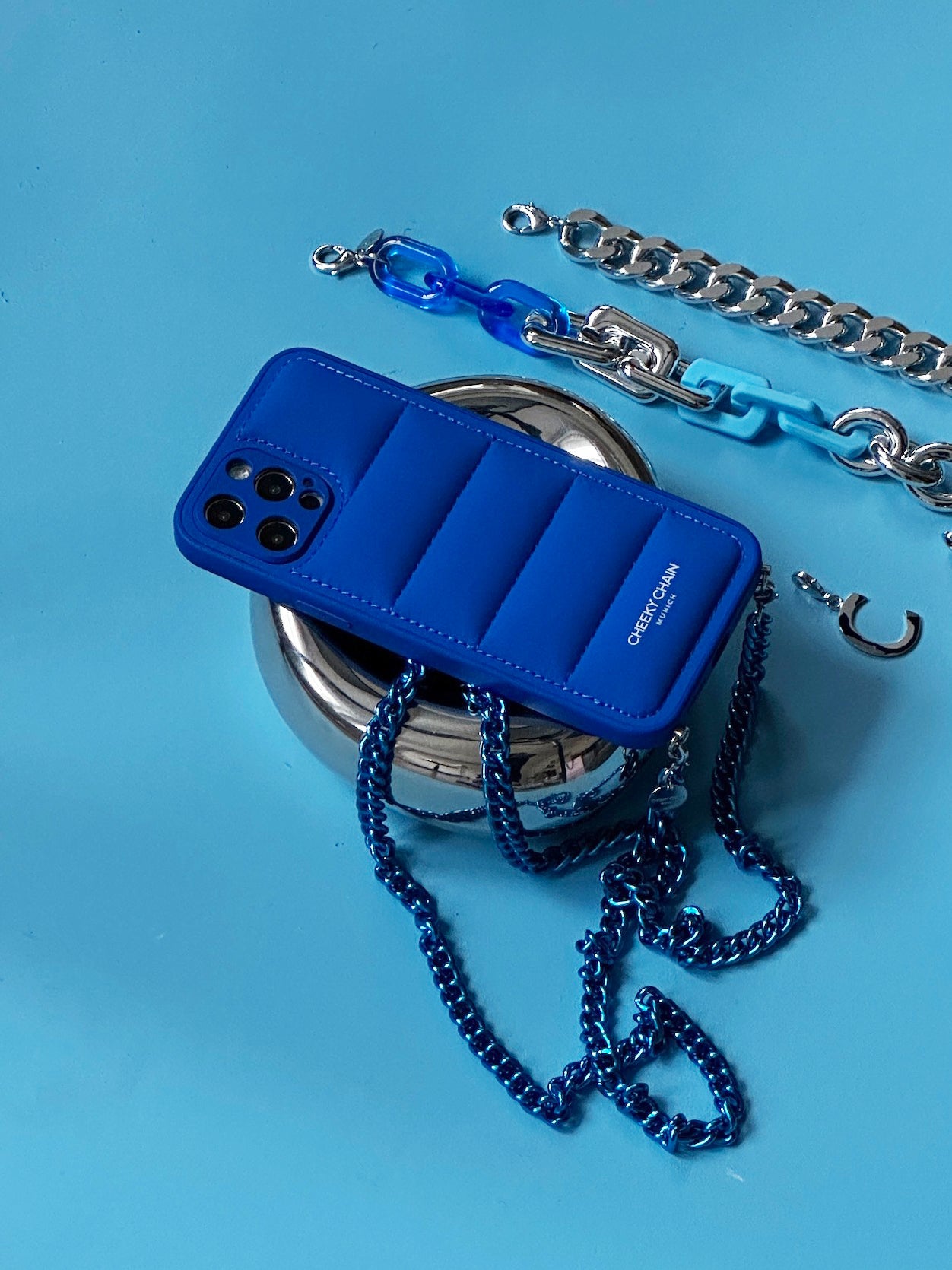 cheeky-chain-munich-padded-case-blue-handyh-lle-f-r-iphone-14-plus image 5