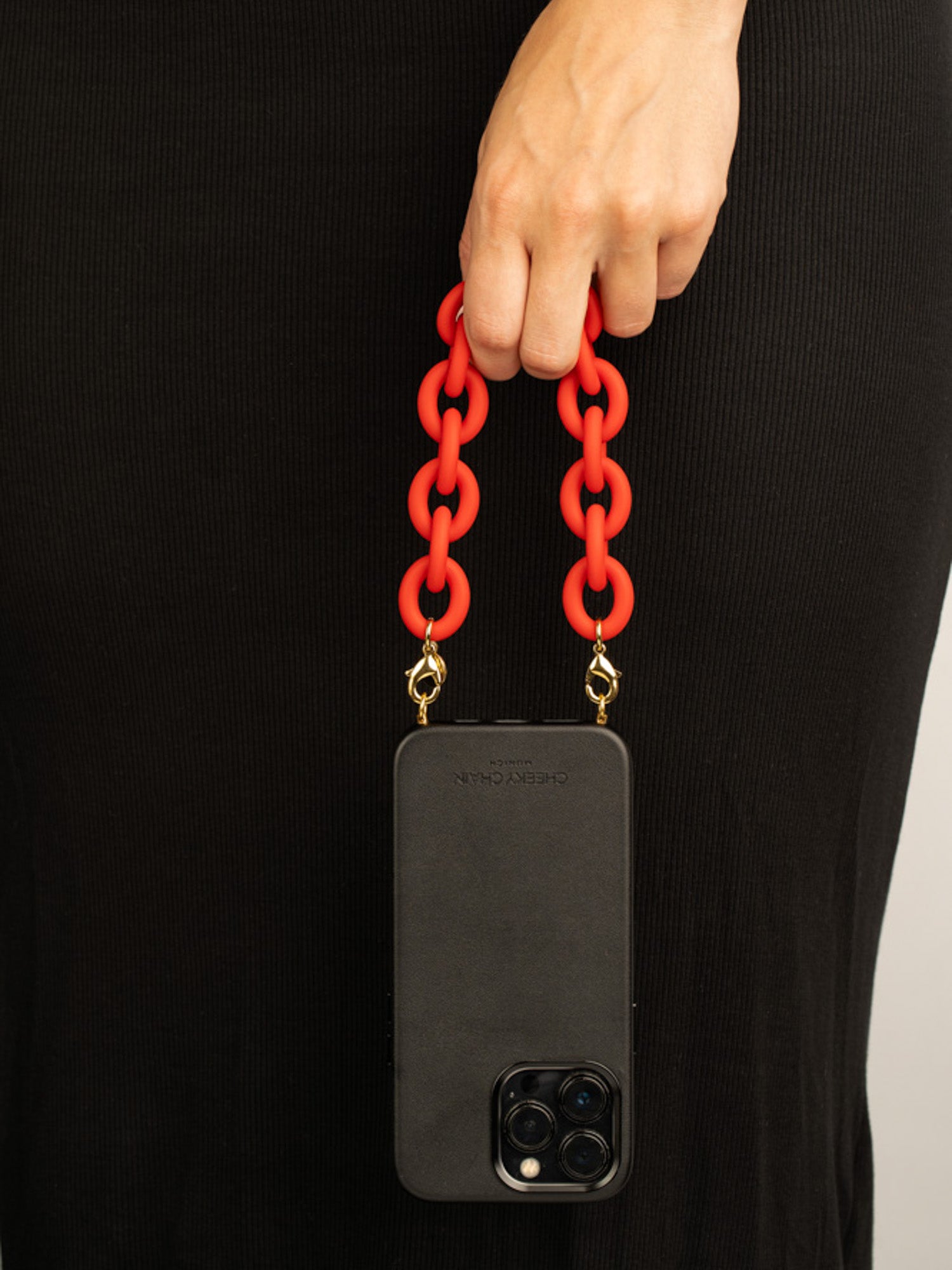 cheeky-chain-munich-handle-chunky-soft-kurze-handy-handgelenkkette image 4