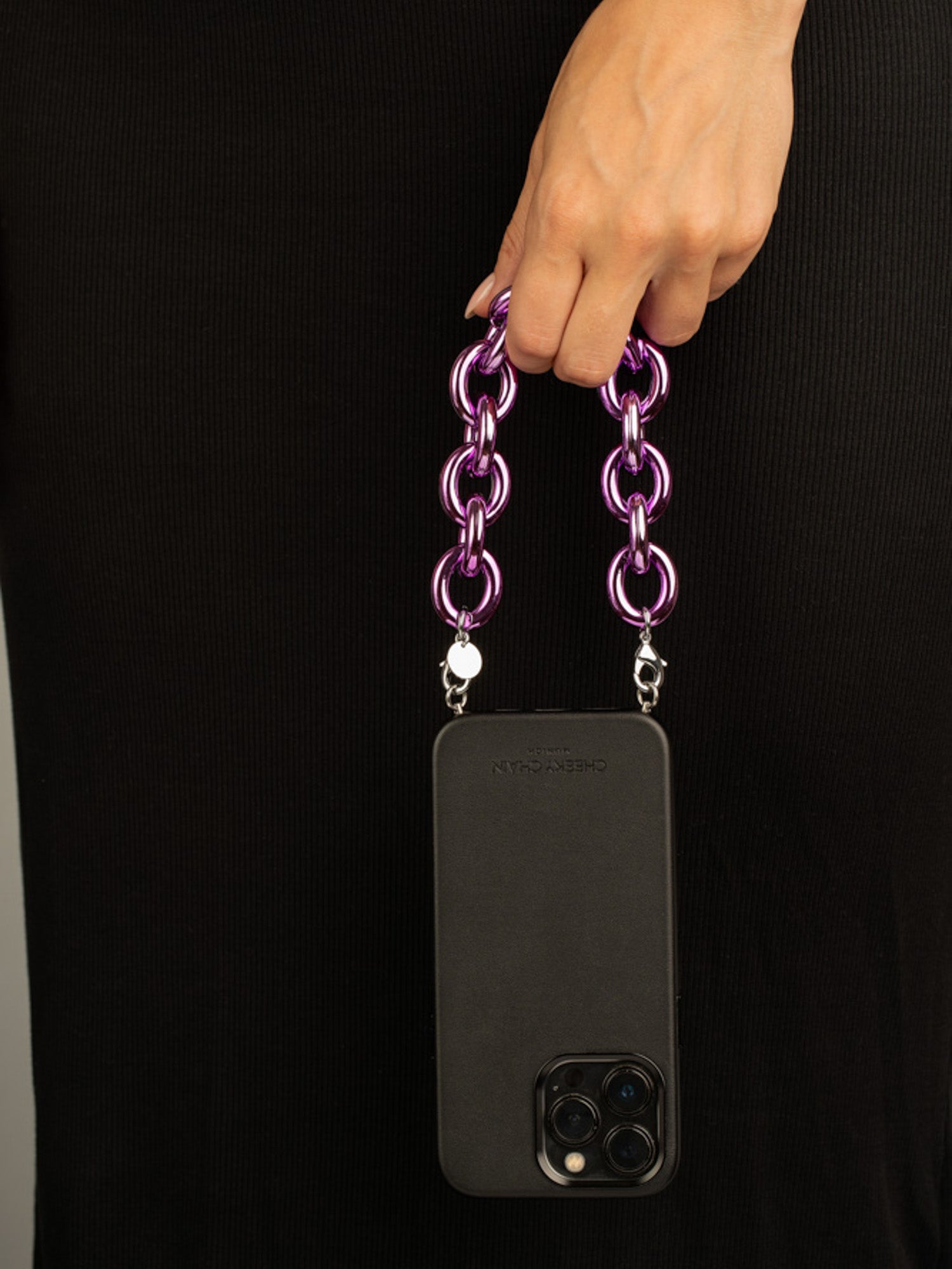 cheeky-chain-munich-handle-chunky-metallic-kurze-handy-handschlaufe image 8