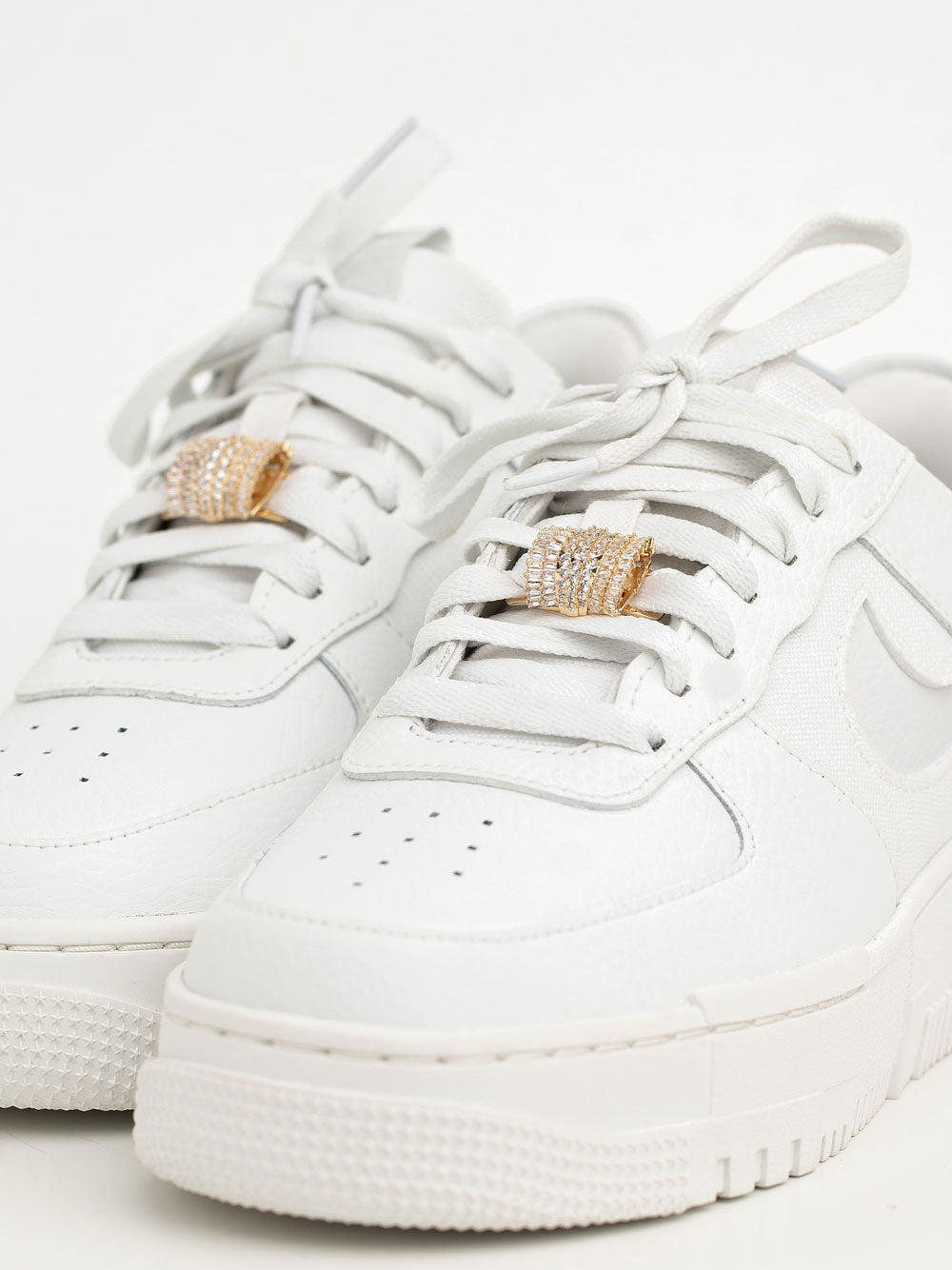 cheeky-chain-munich-sneaker-dubrae-frosty-schuhschmuck-mit-edelsteinen image 2