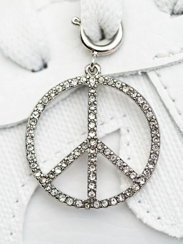 cheeky-chain-munich-sneaker-charm-peace-einzeln image 1