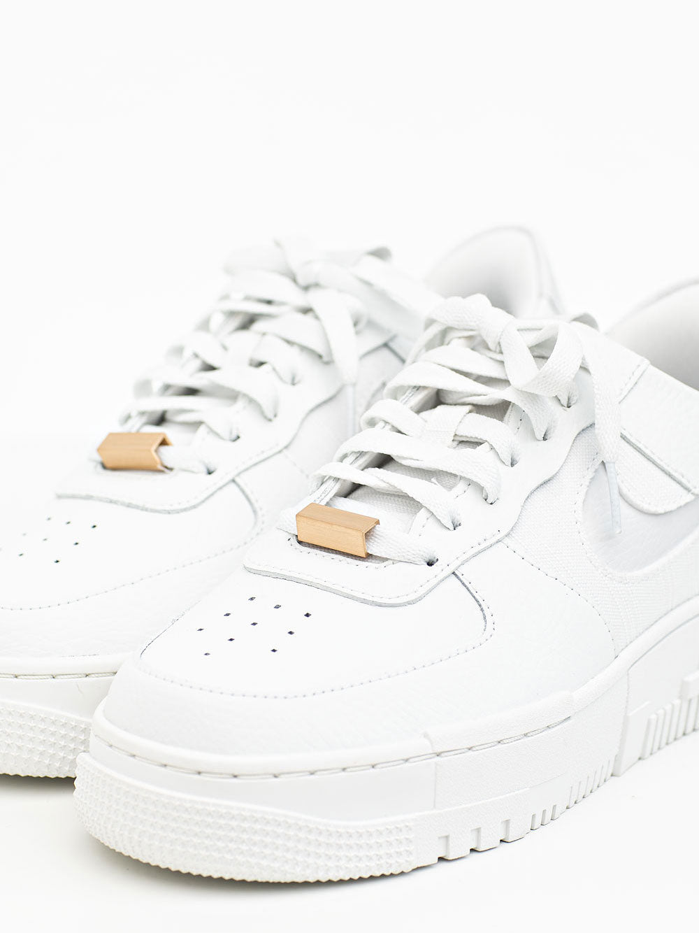 cheeky-chain-munich-sneaker-dubrae-cube-schuhschmuck-paar image 5