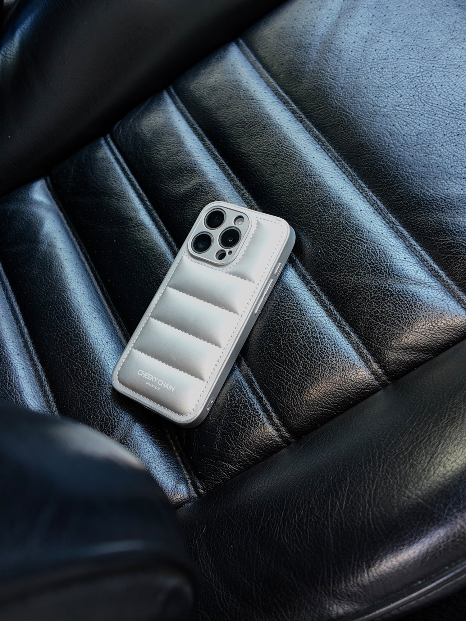 cheeky-chain-munich-padded-case-silver-handyh-lle-f-r-iphone-12 image 4