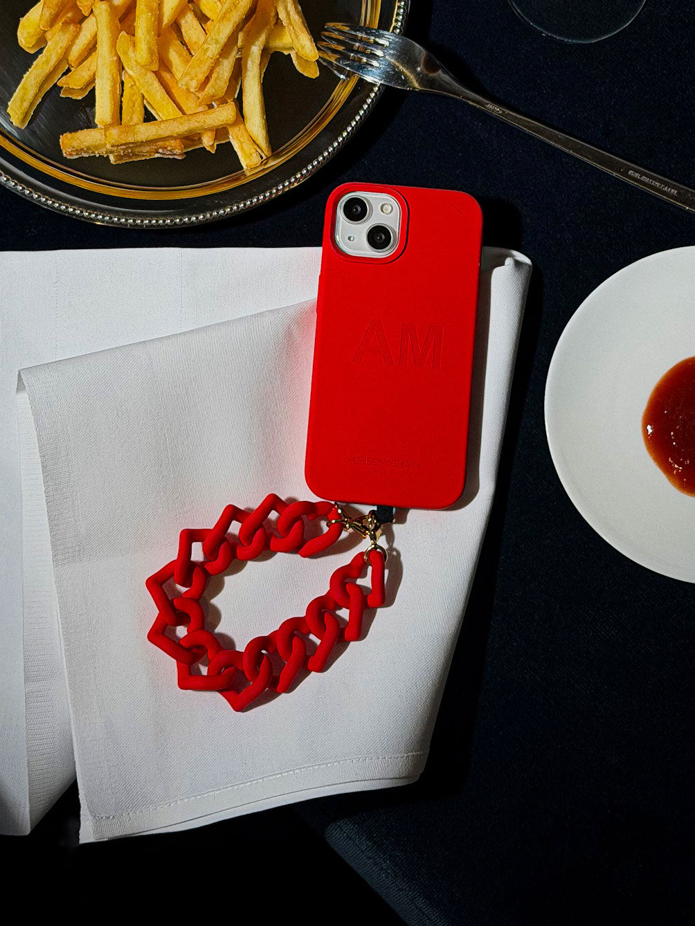 cheeky-chain-munich-handle-chunky-heart-kurze-statement-handykette image 7