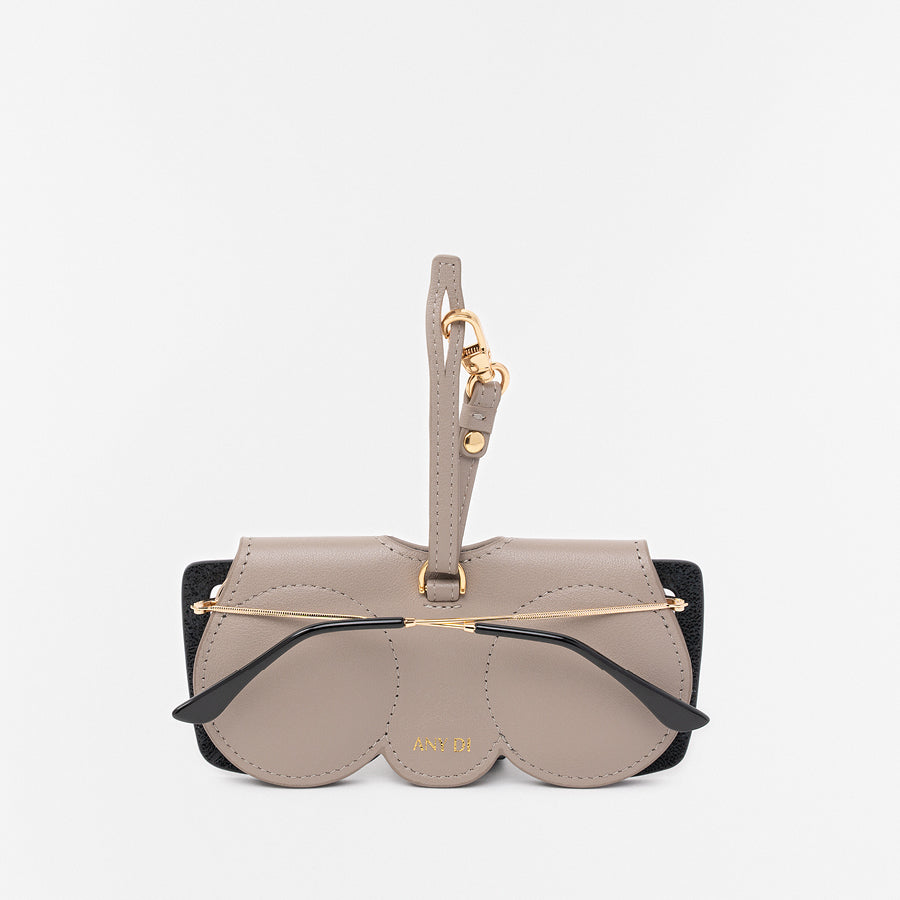 any-di-suncover-brillenetui-frida-schwarz-taupe image 2