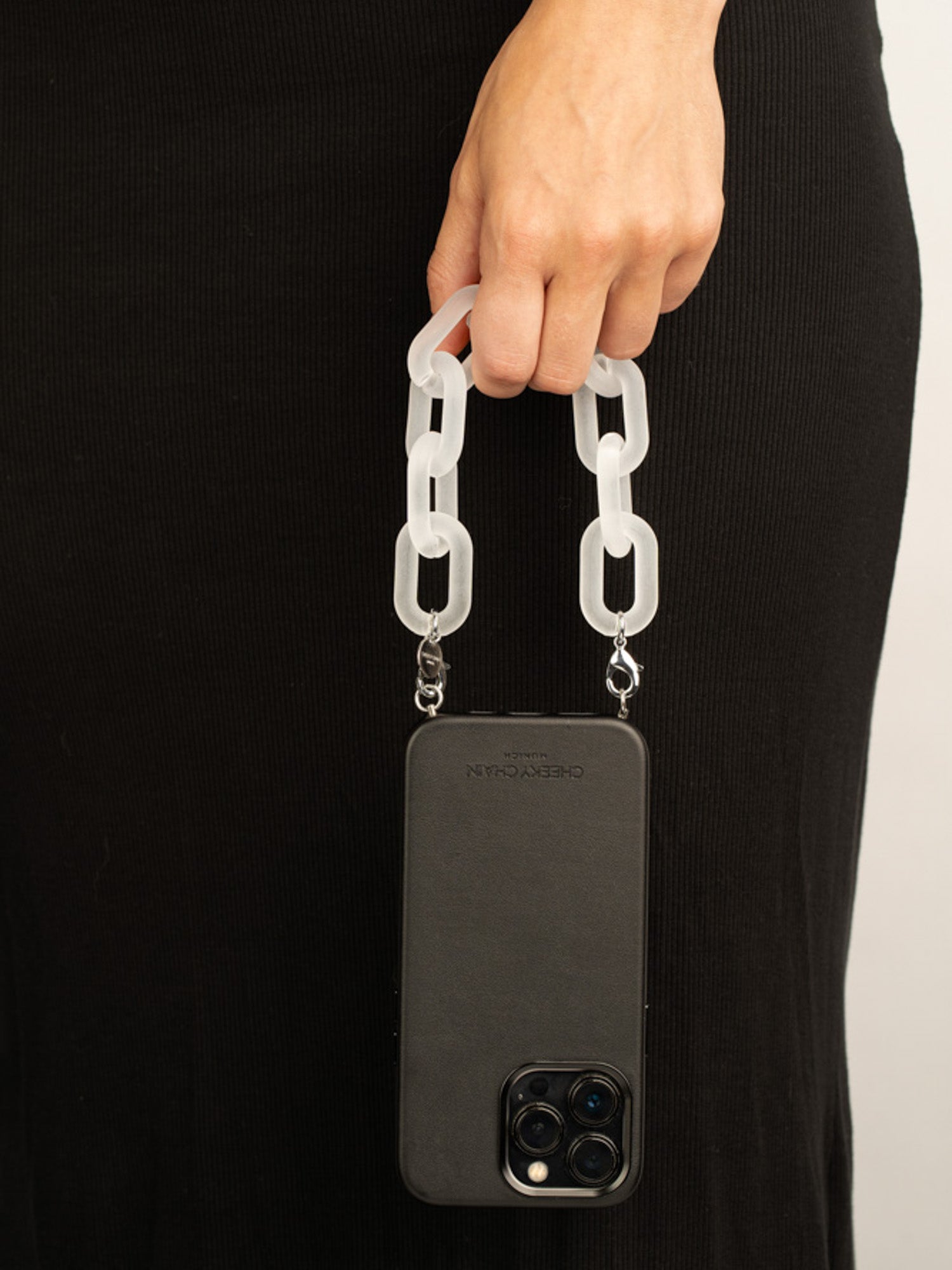 cheeky-chain-munich-handle-icy-big-kurze-handy-handgelenkkette-26-cm image 3