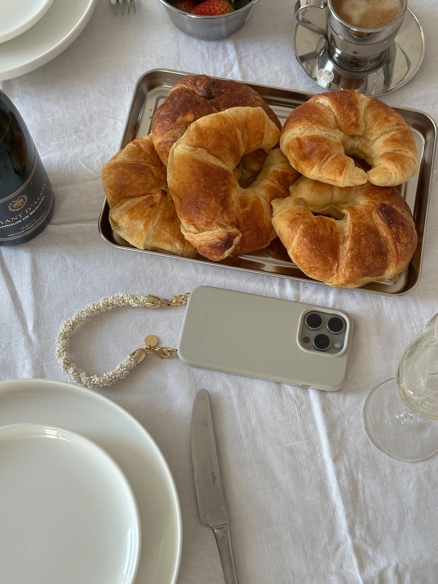 cheeky-chain-munich-handle-maui-kurze-handykette image 3