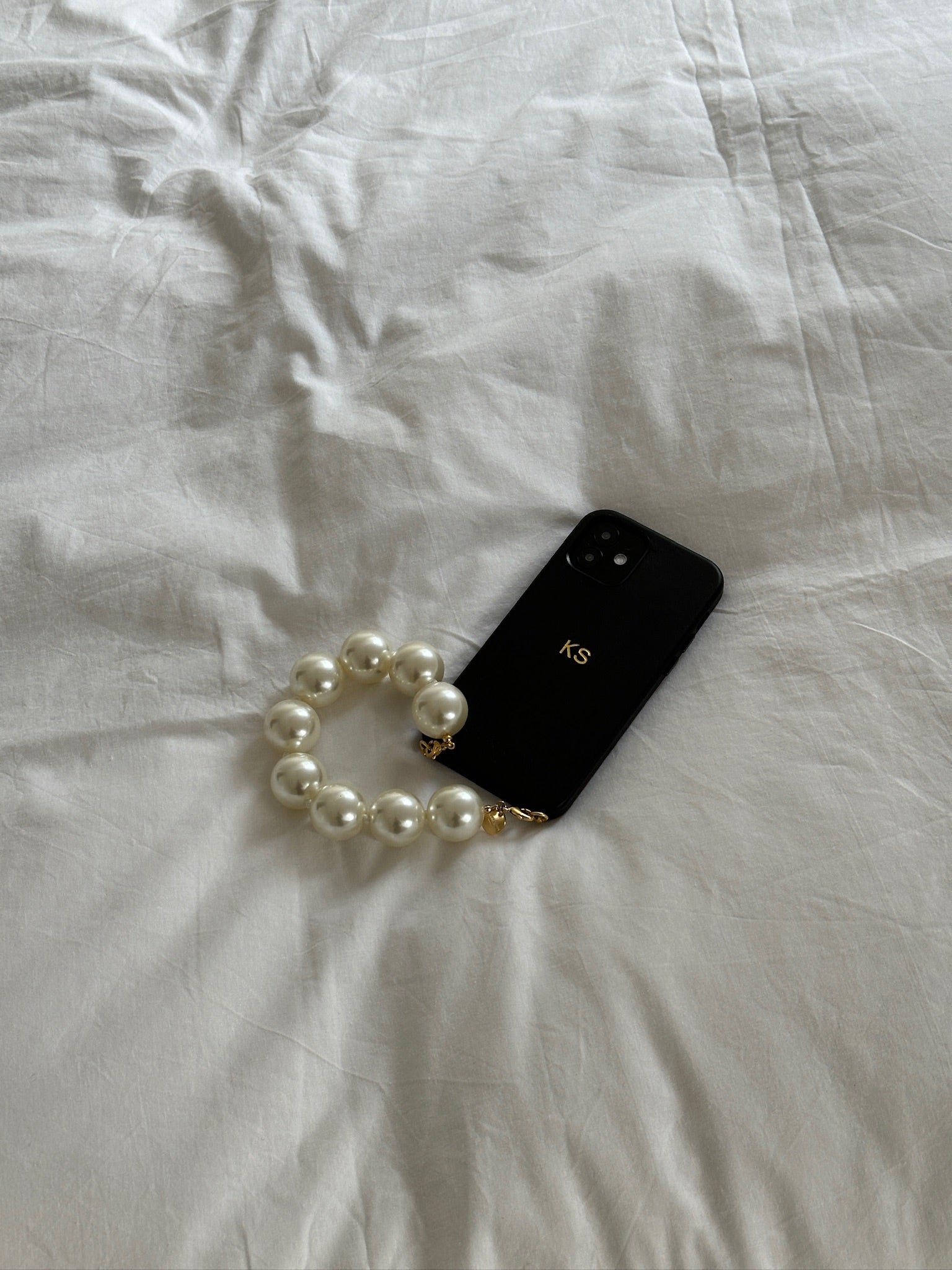 cheeky-chain-munich-handle-wilma-big-kurze-handykette-perlen image 2