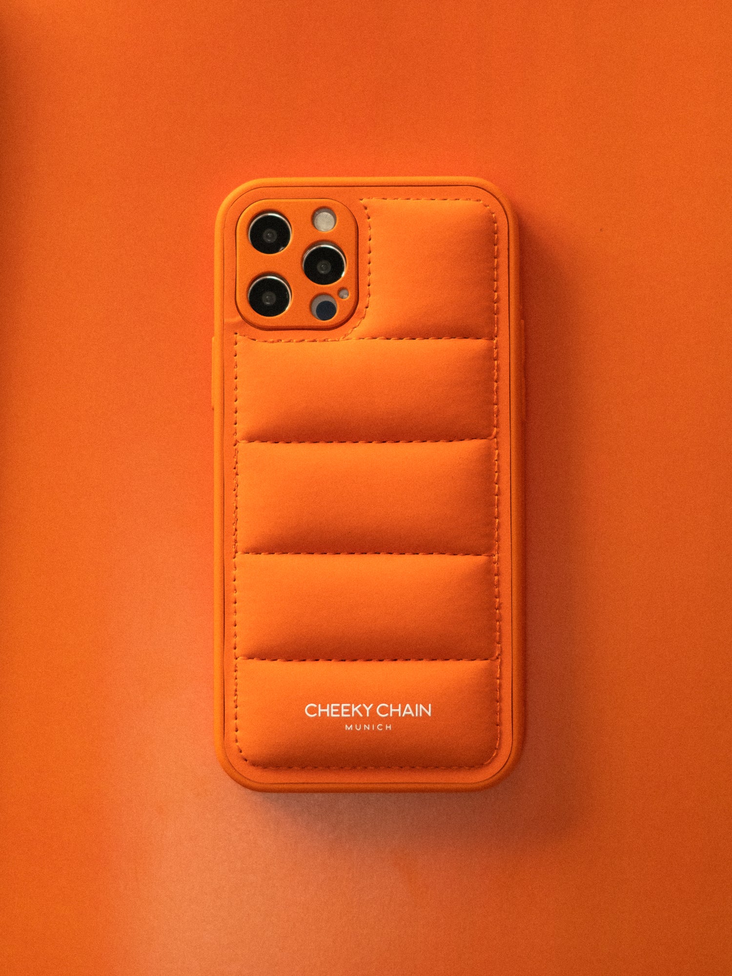 cheeky-chain-munich-padded-case-orange-handyh-lle-f-r-iphone-12 image 5