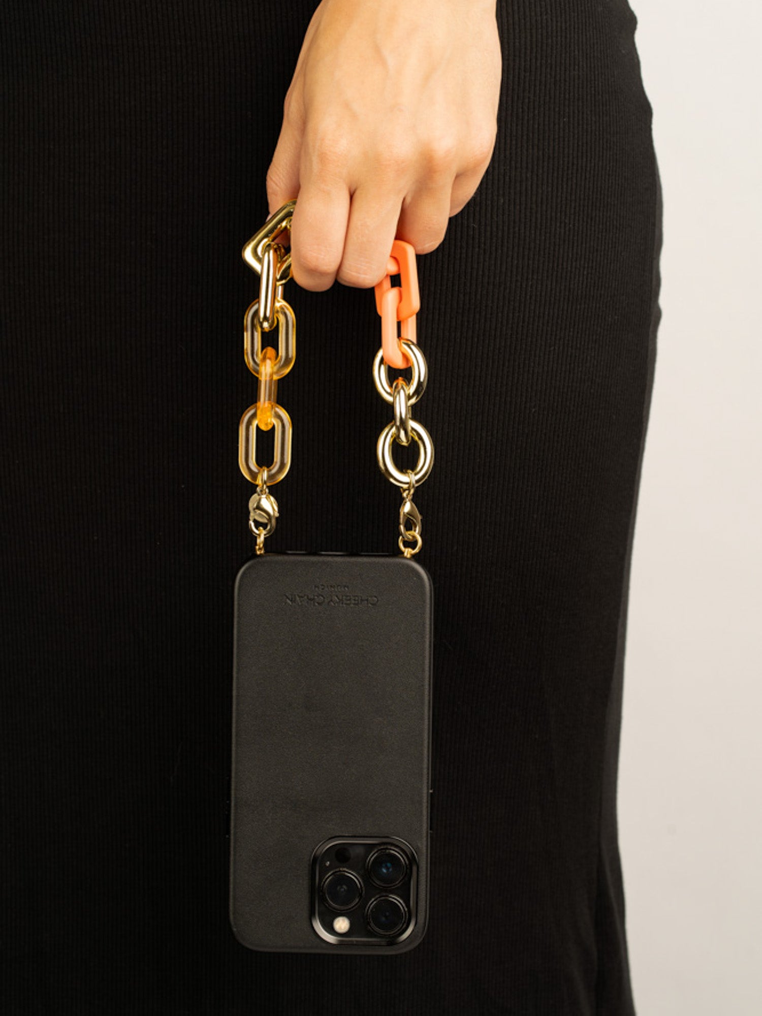 cheeky-chain-munich-handle-funky-kurze-handy-handgelenkkette image 8