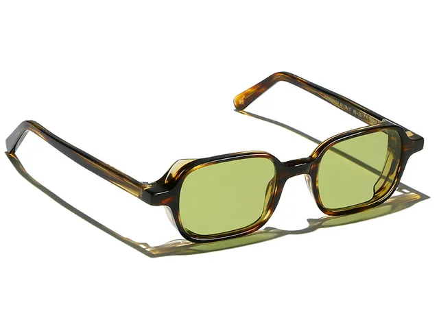 l-g-r-marrakech-sonnenbrille-carnet-de-voyage-havana-tobacco-ambra-gr-n-photochr image 1
