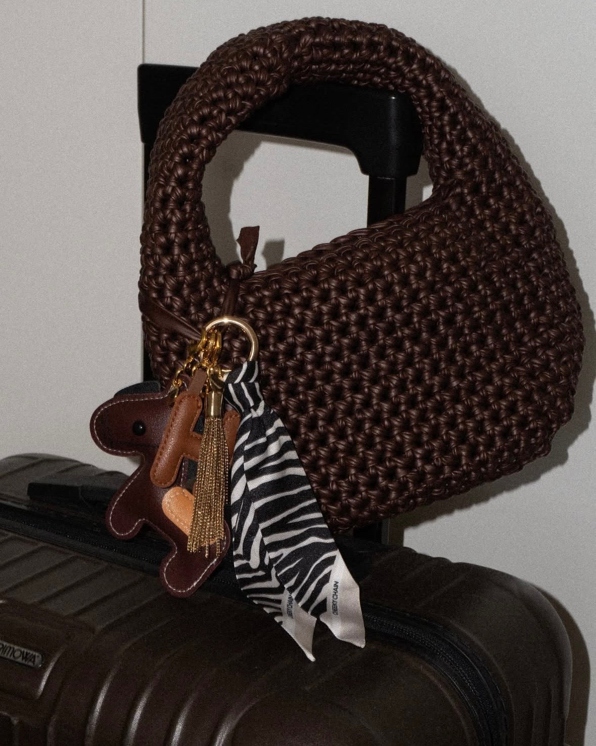 cheeky-chain-munich-bag-charm-fury-taschenanh-nger image 7