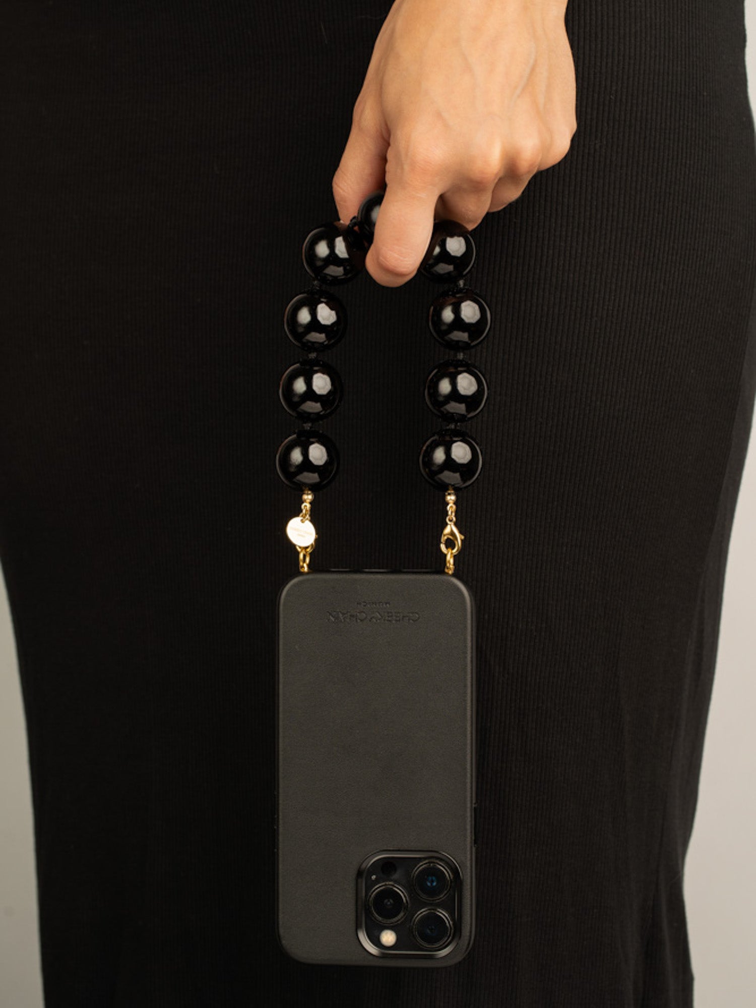 cheeky-chain-munich-handle-wilma-big-kurze-handykette-perlen image 6