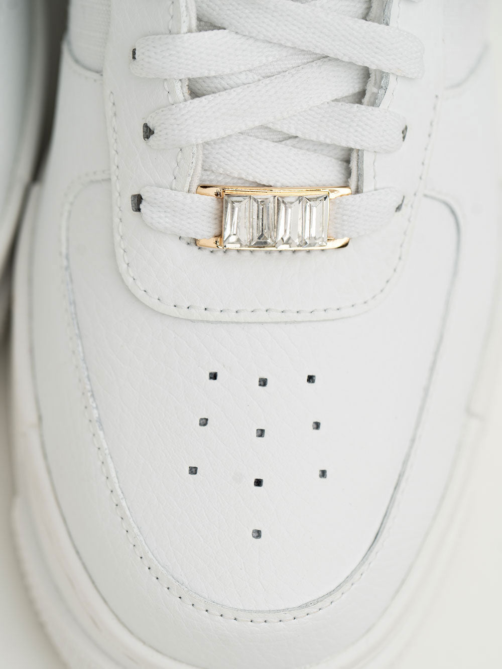 cheeky-chain-munich-sneaker-dubrae-baguette-sneaker-schmuck image 1
