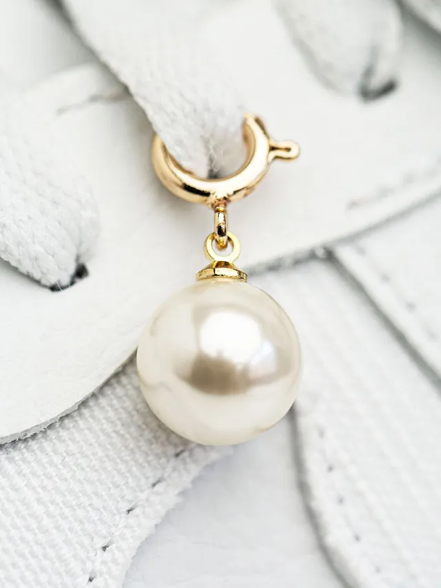 cheeky-chain-munich-sneaker-charm-pearl-clip-schmuck image 1