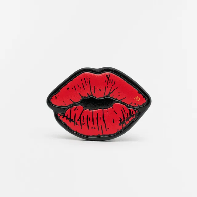 any-di-patch-double-button-kiss-aufn-her image 1