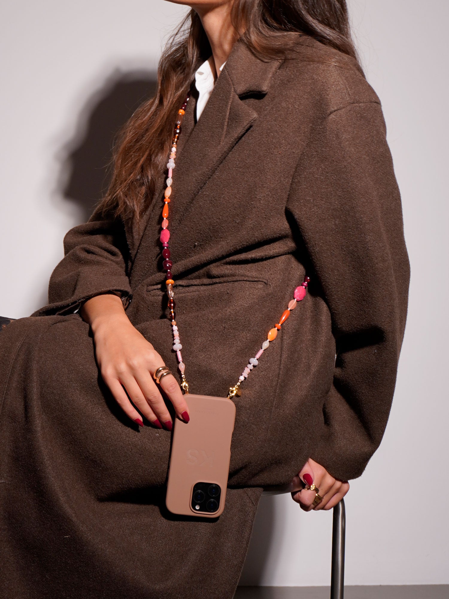 cheeky-chain-munich-terra-crossbody-handykette-perlen image 3