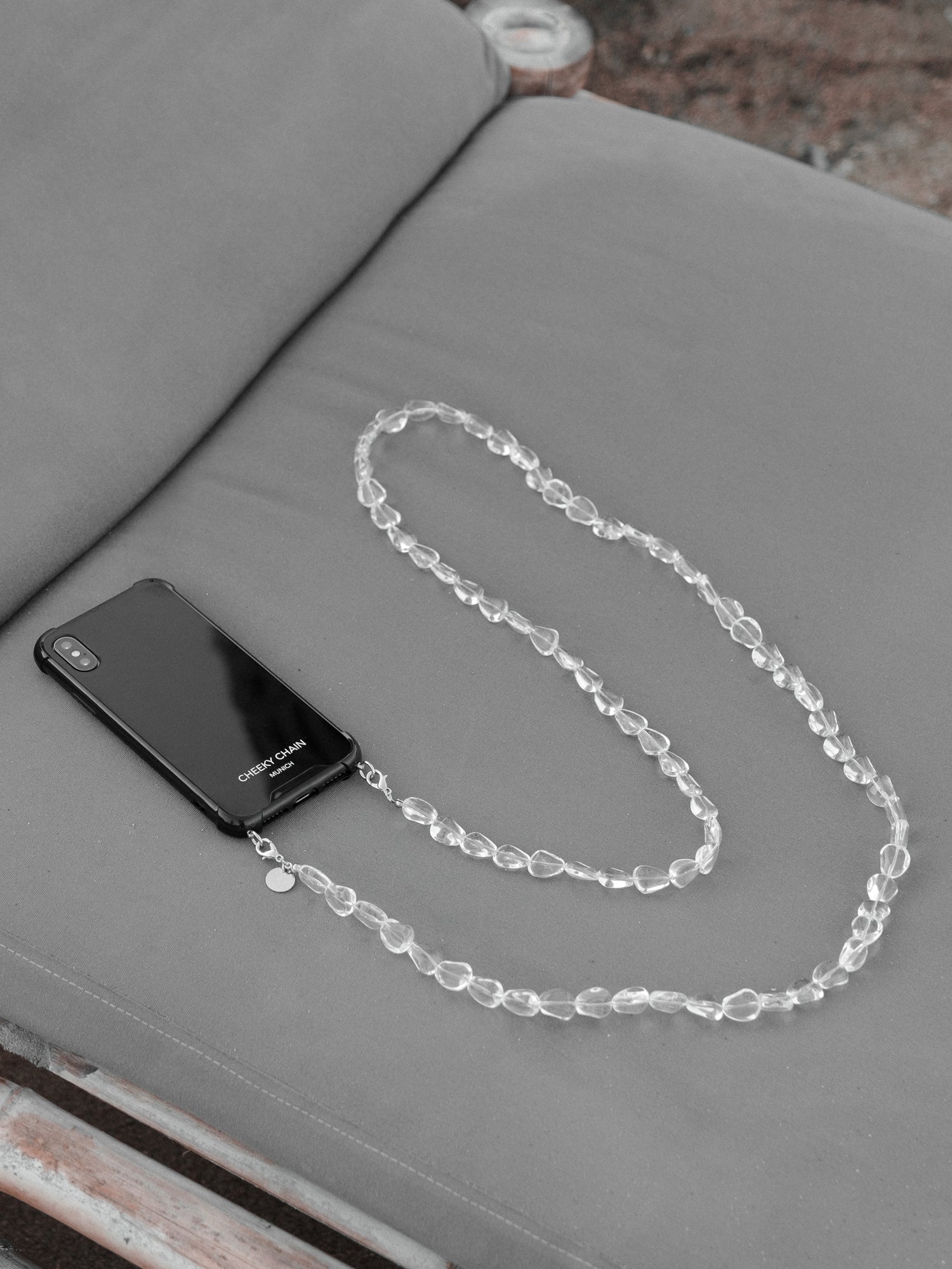 cheeky-chain-munich-crossbody-handykette-h2o-glasperlen-125-cm image 4