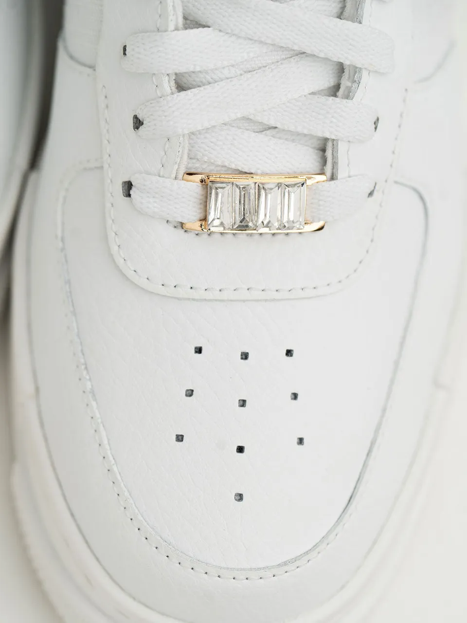 cheeky-chain-munich-sneaker-dubrae-baguette-sneaker-schmuck image 1