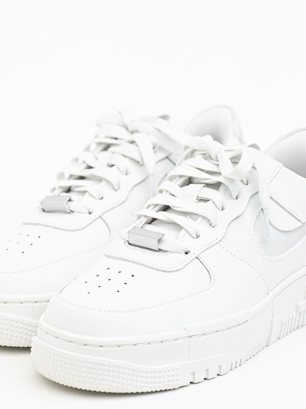cheeky-chain-munich-sneaker-dubrae-cube-schuhschmuck-paar image 6