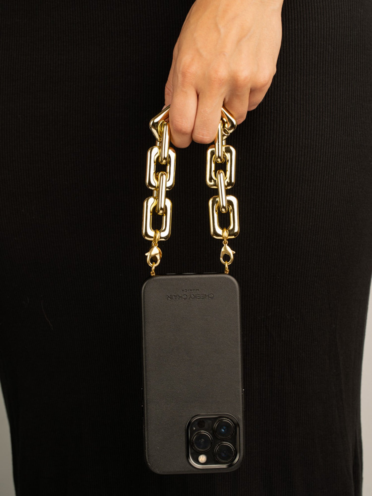 cheeky-chain-munich-handle-gold-digger-kurze-handykette image 2