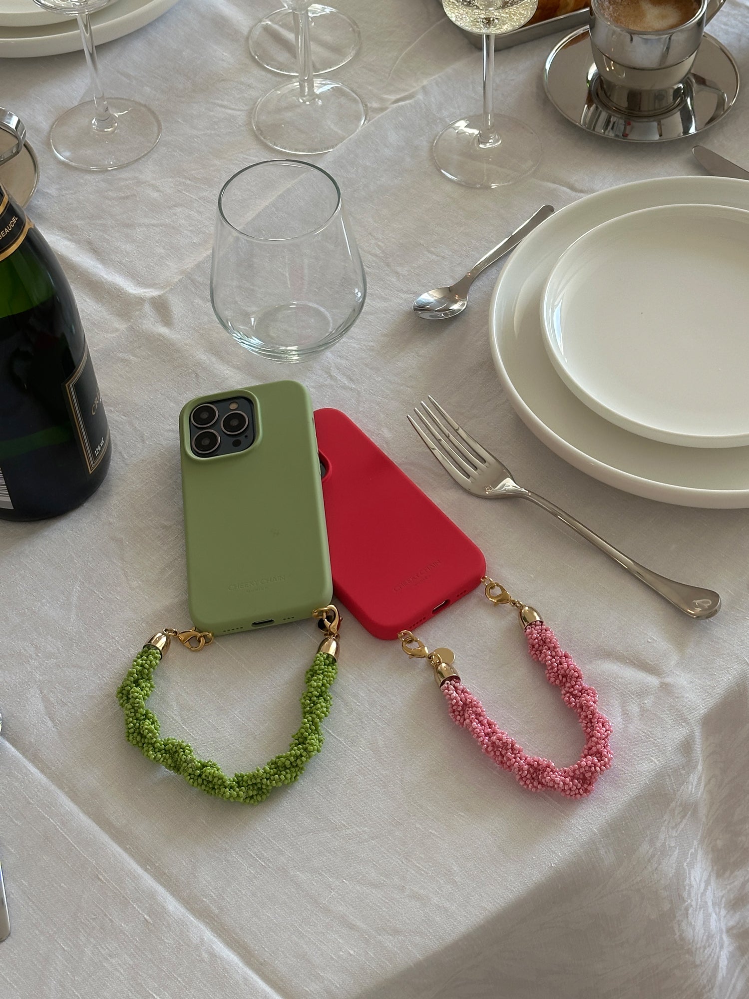 cheeky-chain-munich-handle-maui-kurze-handykette image 8