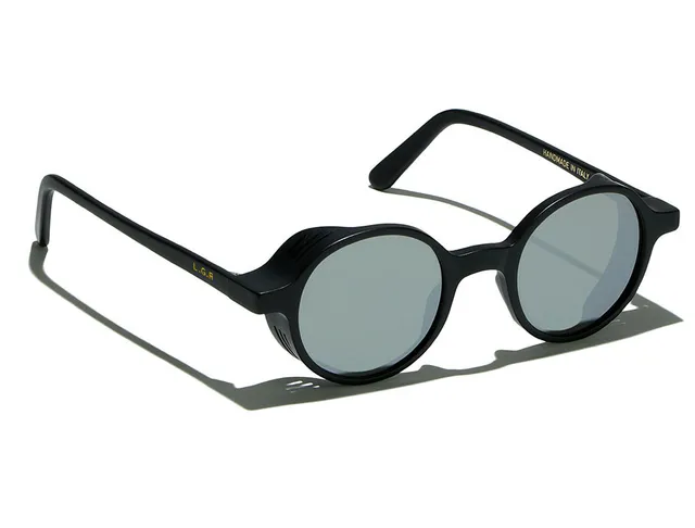 l-g-r-reunion-explorer-sonnenbrille-black-matt-silver-mirror image 1