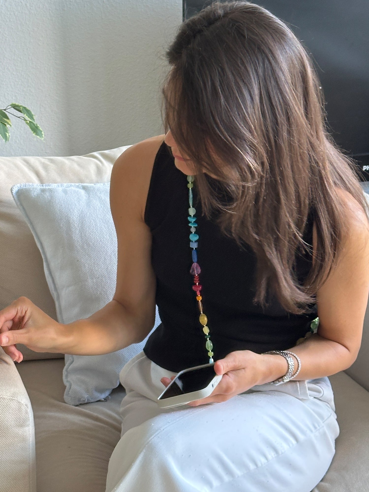 cheeky-chain-munich-crossbody-handykette-ibiza-glasperlen-kette image 4
