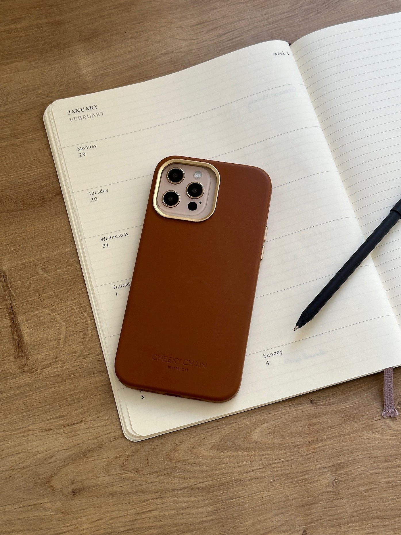 cheeky-chain-munich-vegan-leather-case-cognac-f-r-iphone-12-pro-max image 8