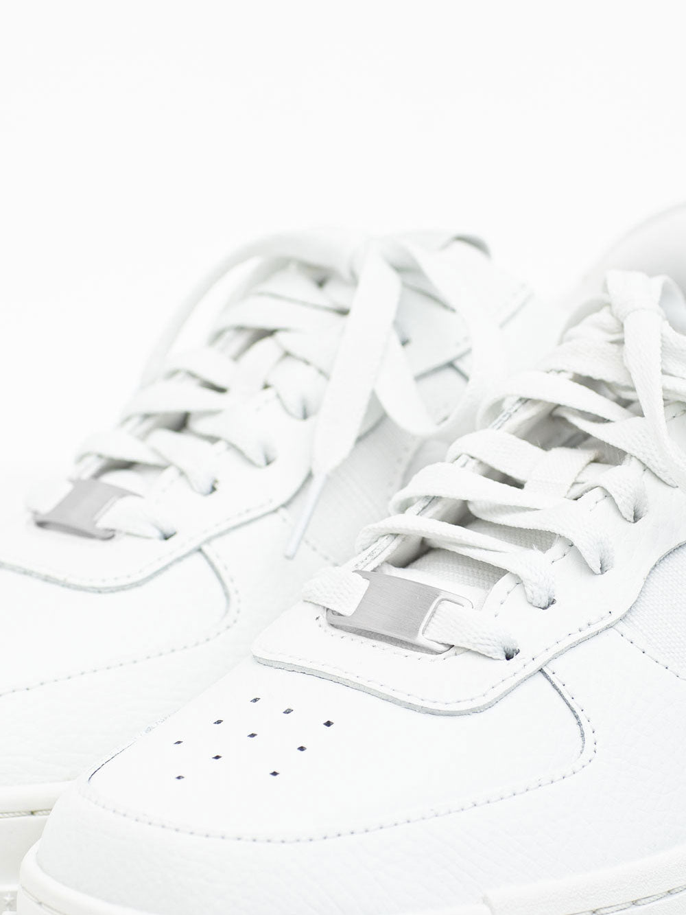 cheeky-chain-munich-sneaker-dubrae-plain-sneaker-schmuck-paar image 3
