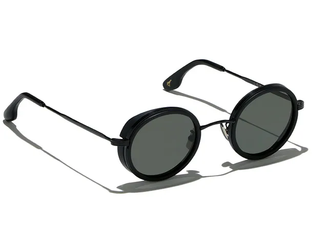 l-g-r-reunion-metal-explorer-sonnenbrille-black-matt-22-grey-polarized image 1