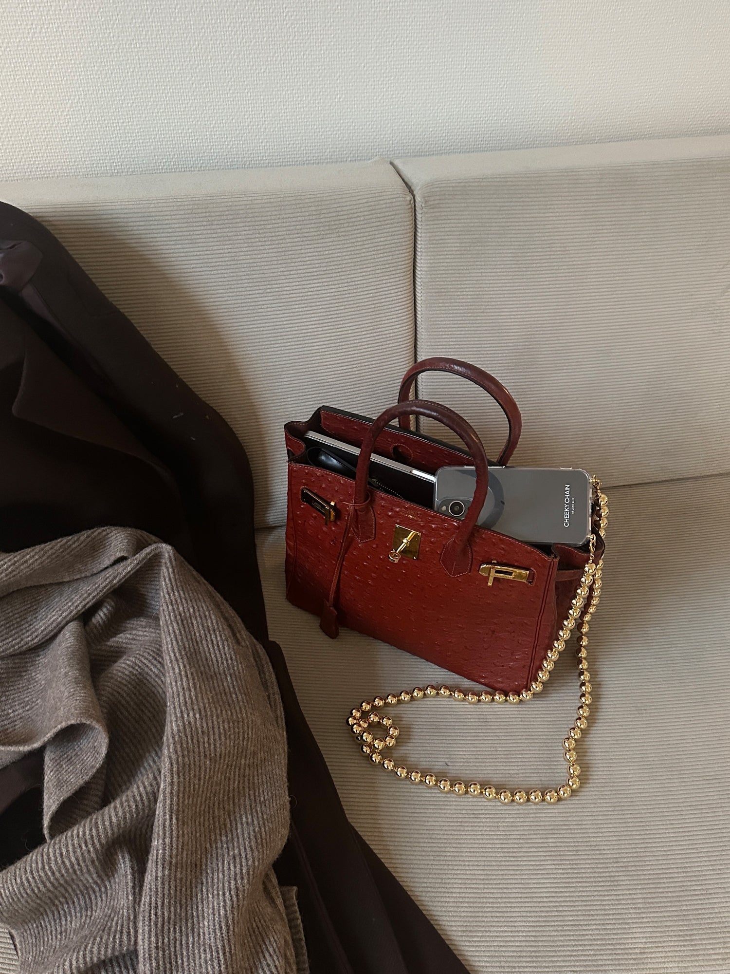 cheeky-chain-munich-crossbody-handykette-poppy-perlenkette-125cm image 7
