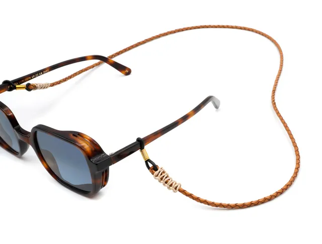 l-g-r-brillenband-leder-hazelnut image 1