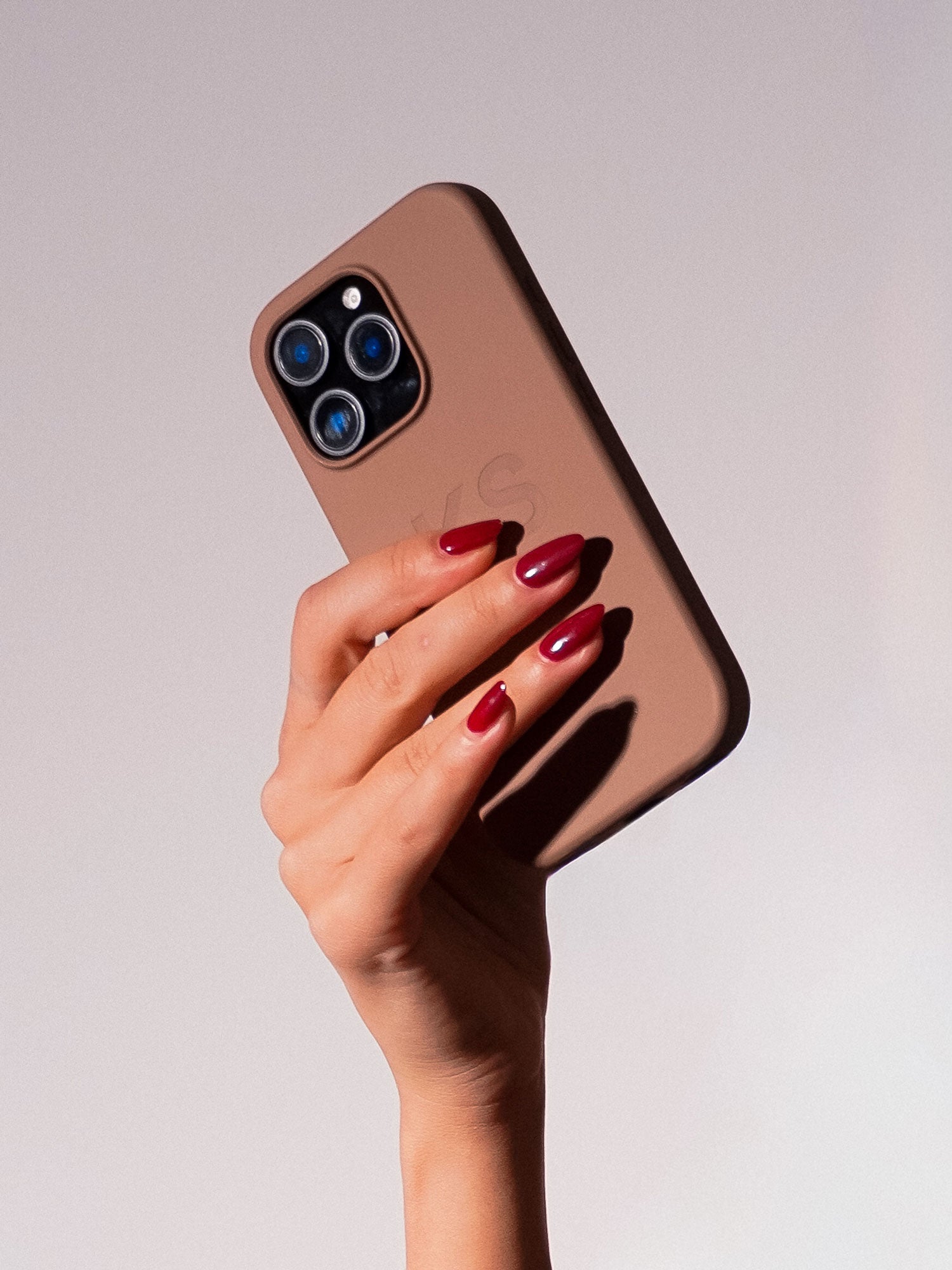cheeky-chain-munich-silicone-case-cappuccino-iphone-air image 4