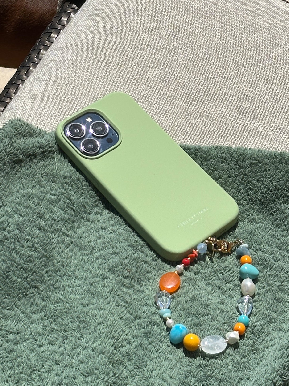 cheeky-chain-munich-silicone-case-matcha-green-iphone-13 image 7