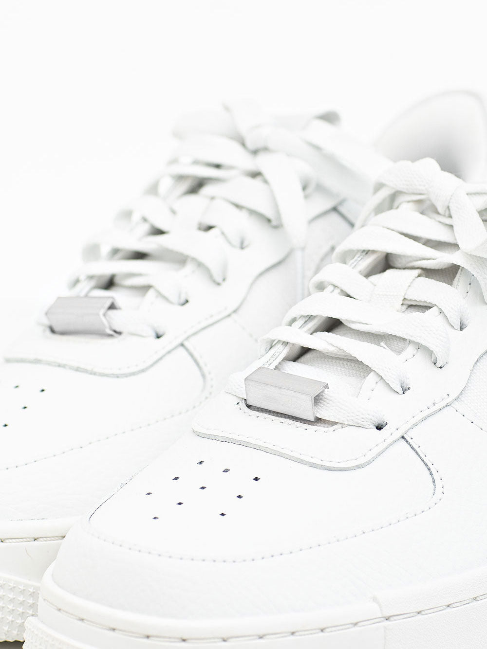 cheeky-chain-munich-sneaker-dubrae-cube-schuhschmuck-paar image 4
