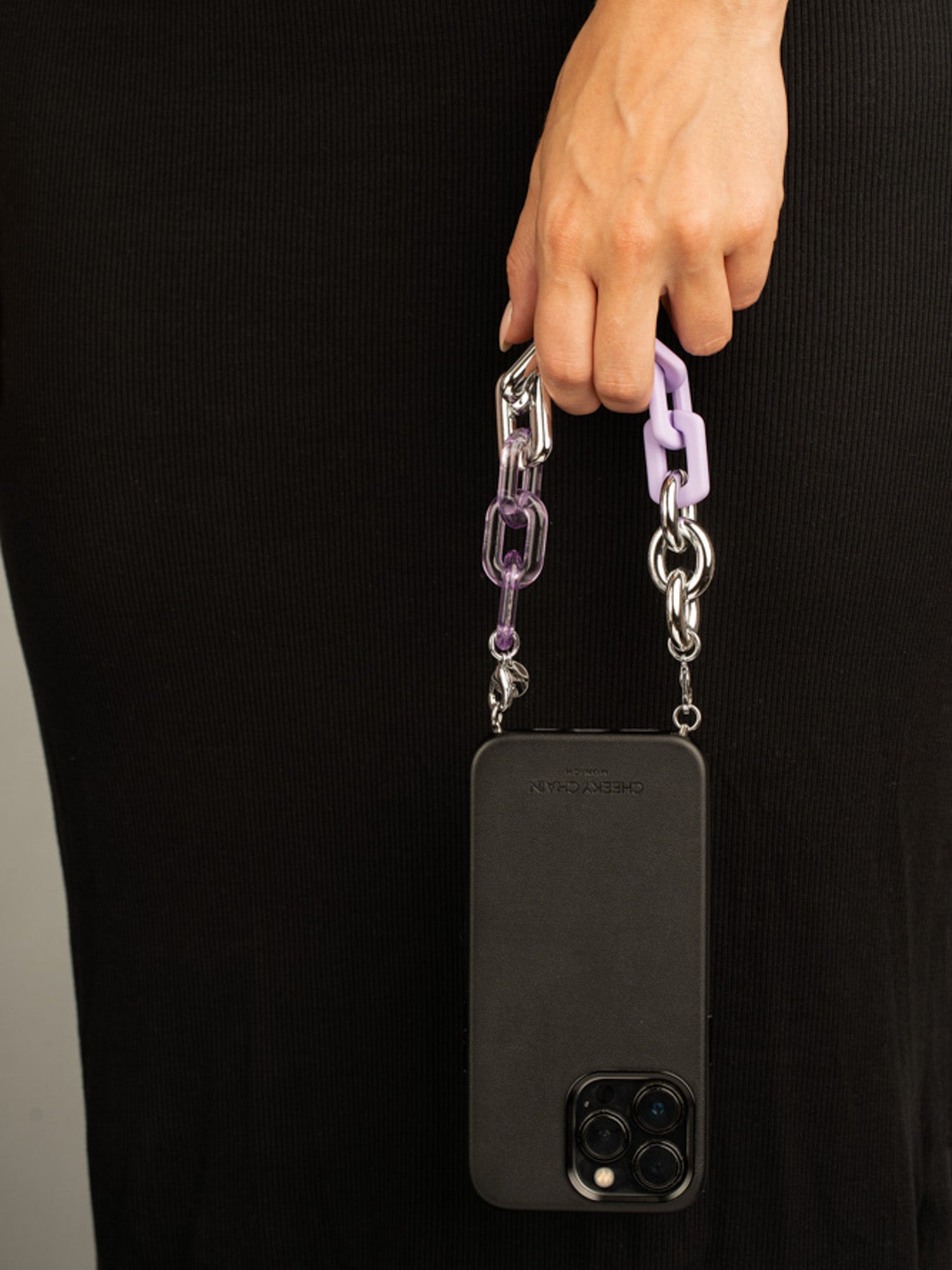 cheeky-chain-munich-handle-funky-kurze-handy-handgelenkkette image 6