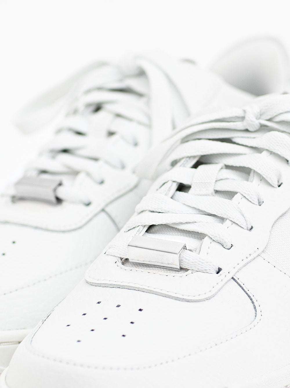 cheeky-chain-munich-sneaker-dubrae-cube-schuhschmuck-paar image 2