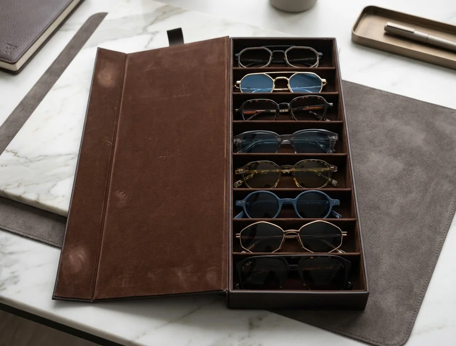 l-g-r-collector-s-couvette-carnet-de-voyage-brillenetui-8-frames-brown-leather image 3
